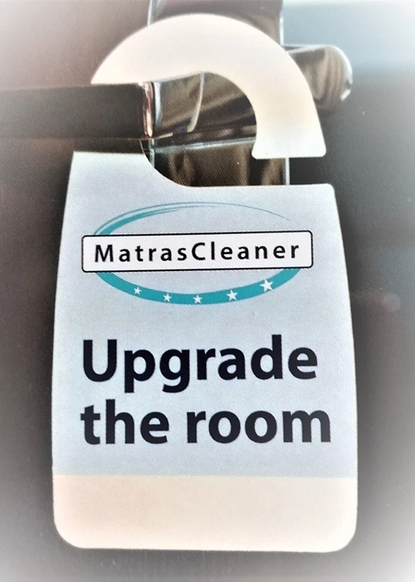 MatrasCleaner deurhanger voor hotelkamers